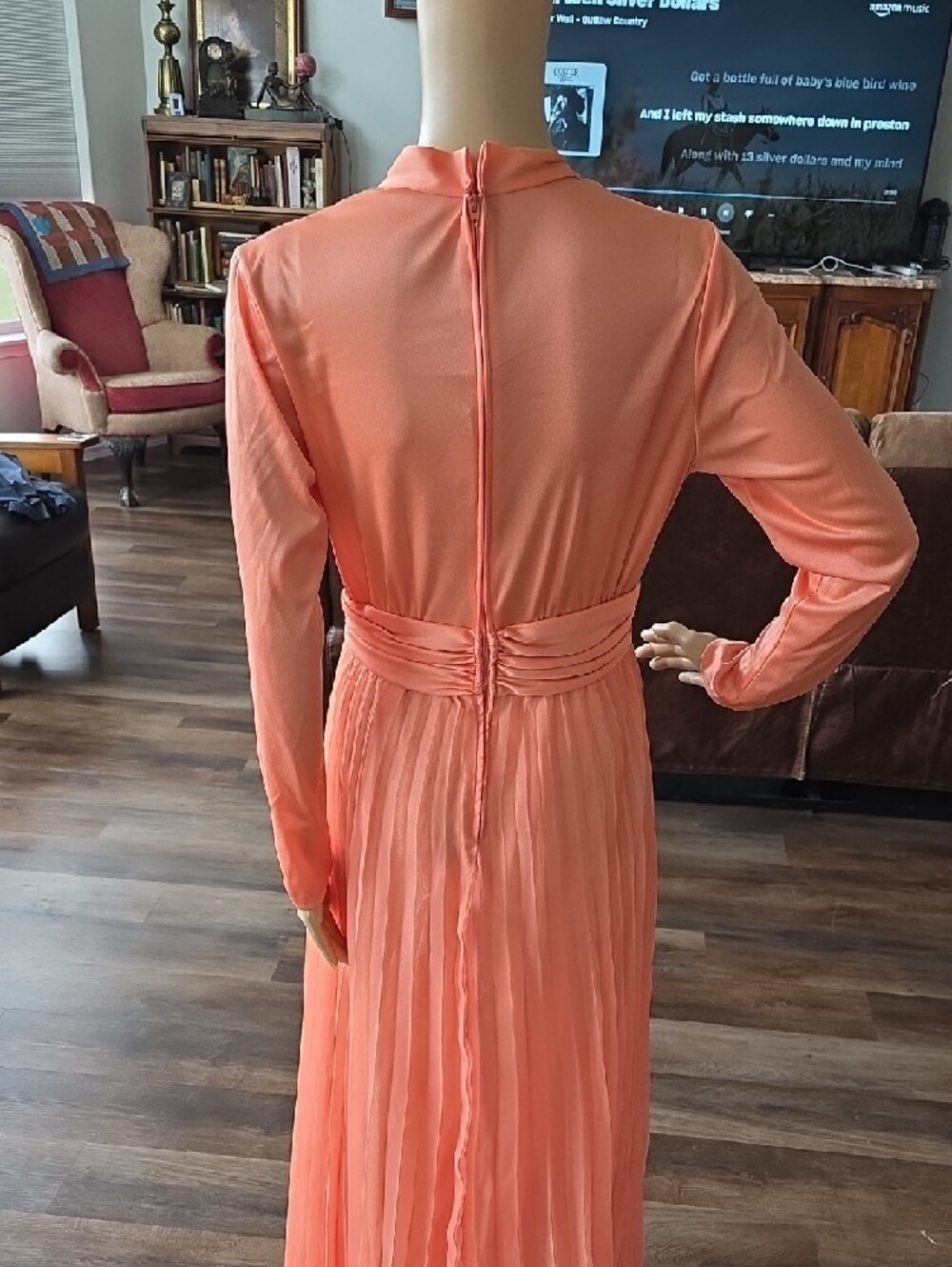 1970s JC Penney Coral Pleated V-Neck Long-Sleeve Maxi Dress - Picture 5 of 9